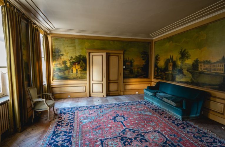 De charme van vintage textuurbehang in moderne woonkamers