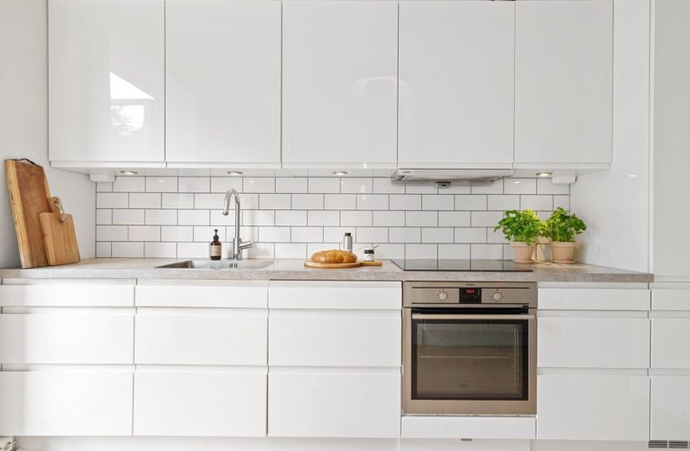 Minimalistisch organisatiedesign: je keuken herinrichten voor efficiëntie