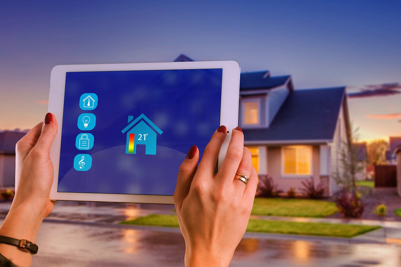 Smart koelkast toont voorraad op digitaal scherm. Smart koelkast toont voorraad op digitaal scherm.