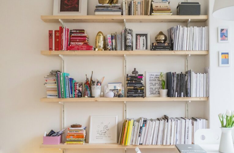 Stijlvolle boekenkast indelingen voor de donkere dagen